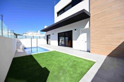 Роскошная вилла 97м2 с бассейном на продажу в Villamartín-Las Filipinas, Orihuela