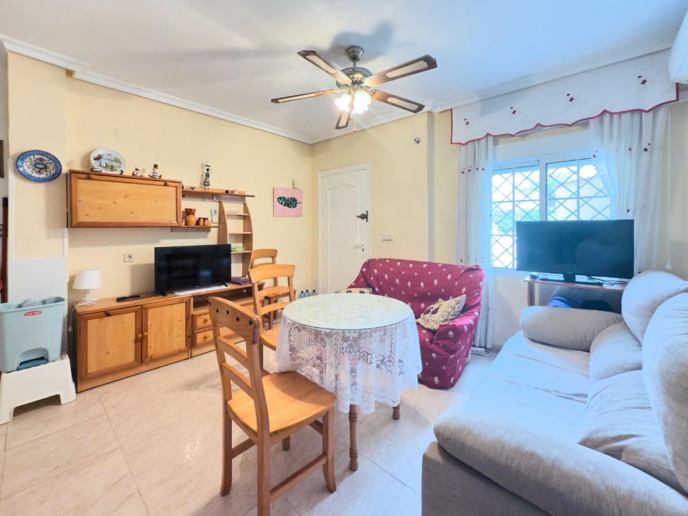 Уютное бунгало с бассейном в районе Торребланка города Торревьеха 