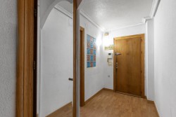 Квартира с южной ориентацией всего в 500 м от пляжа Дель Кура в Торревьехе, площадью 86 кв. м