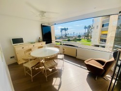 Отличная квартира 90 кв. метров в Аликанте на берегу моря