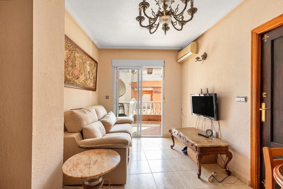 Прекрасная просторная квартира с 3 спальнями и 2 ванными комнатами в Торревьехе