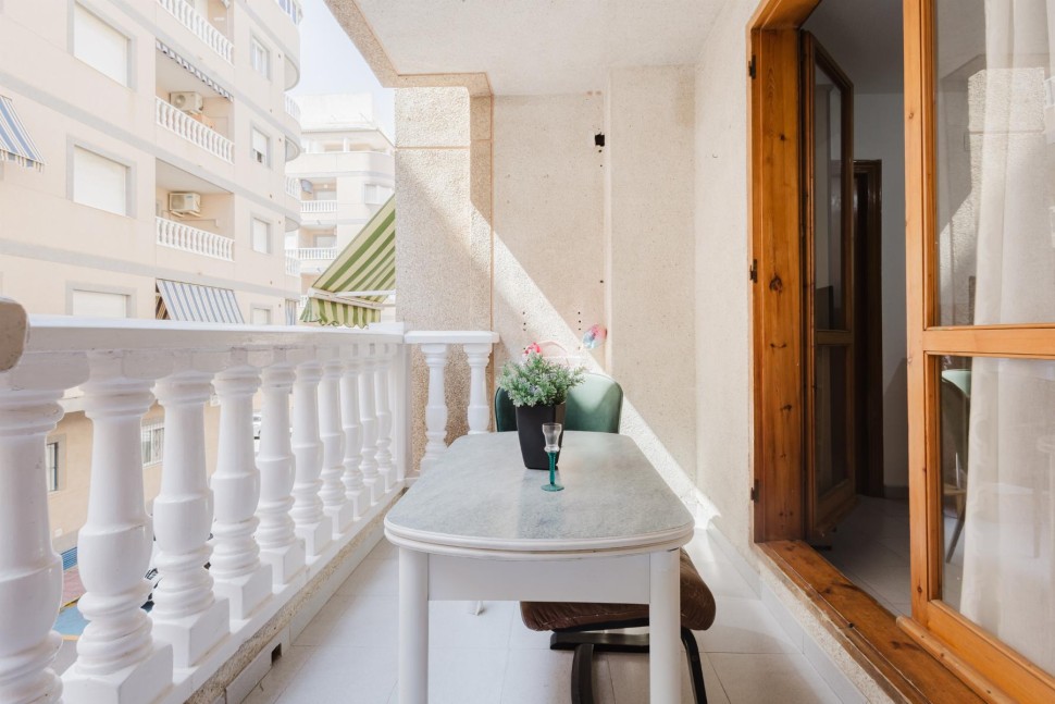 Великолепные, светлые апартаменты вблизи пляжа Асекион города Торревьеха, 50 кв. м