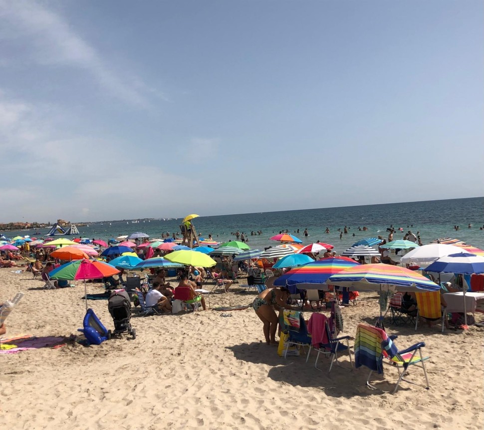 Уютное 3-комнатное бунгало в 120 м от пляжа и в 5 минутах езды от пляжа Компоамор в Ориуэла Коста 