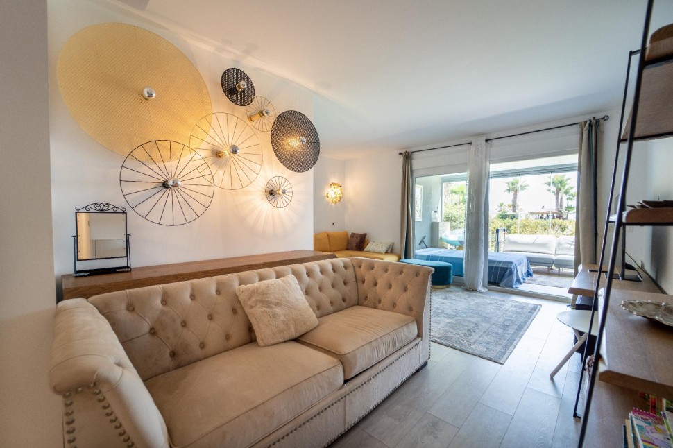 Потрясающая квартира 90 кв. м с большим частным садом в эксклюзивном жилом комплексе Panorama Mar в районе Punta Prima города Торревьеха